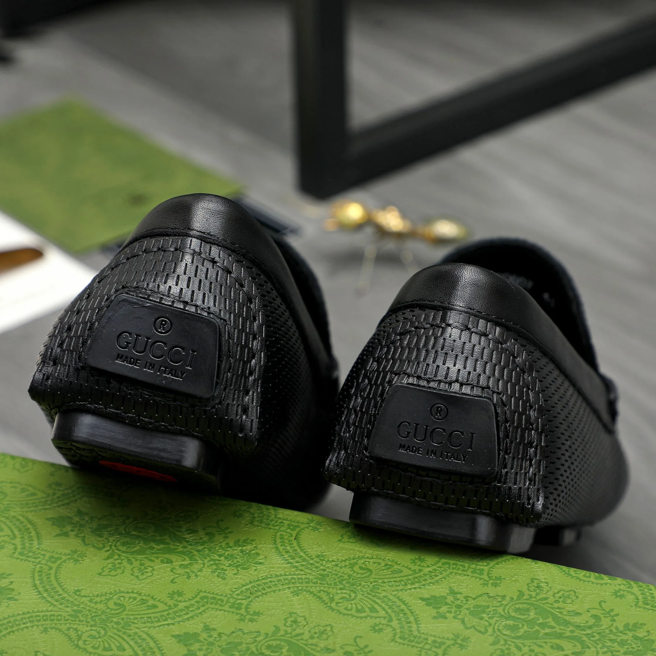 Men's shoes 💰p420 Product trademark: GUCCI (Gucci) casual slip-on men's shoes Regular size: 38-44 Product materials: Selected hollow cowhide upper, sheepskin lining, rubber outsole